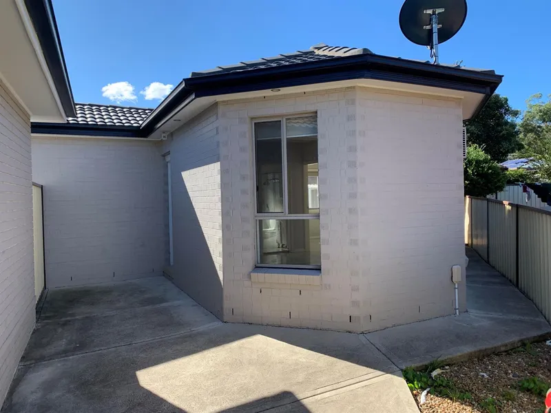 2 BEDROOM GRANNY FLAT WATER INCLUDED !! 