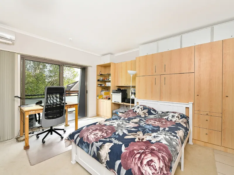 Modern Studio Apartment, Top Floor with complex facilities 