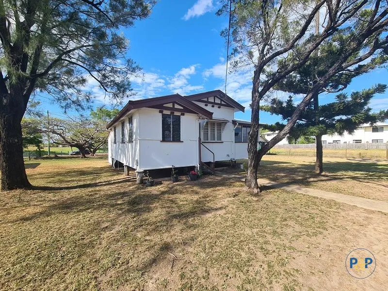 EXPANSIVE BLOCK PLUS LARGE SHED!