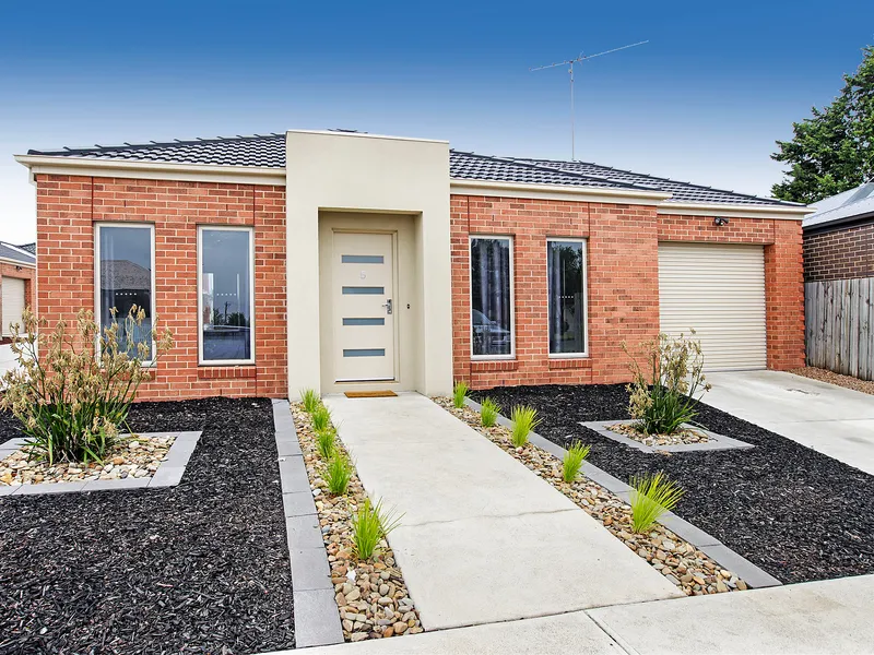 Well presented, low maintenance unit in amazing location