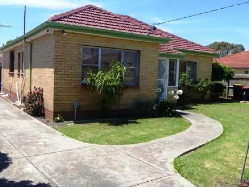 FAMILY HOME | 400M TO PARKS | COVERED DECK FOR ENTERTAINING