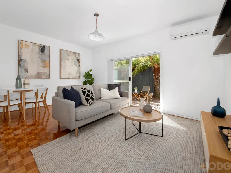 STYLISH LIVING JUST STEPS TO THE BAY