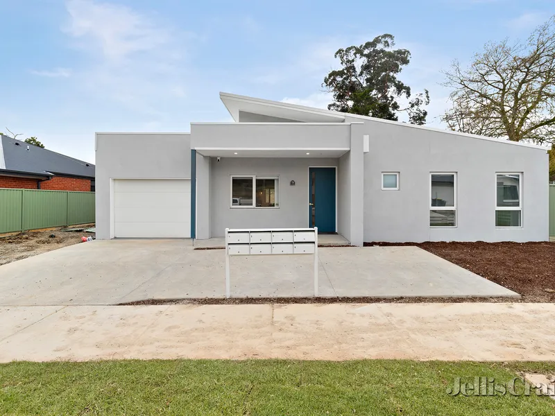 Spacious Rooming House in Mount Helen!