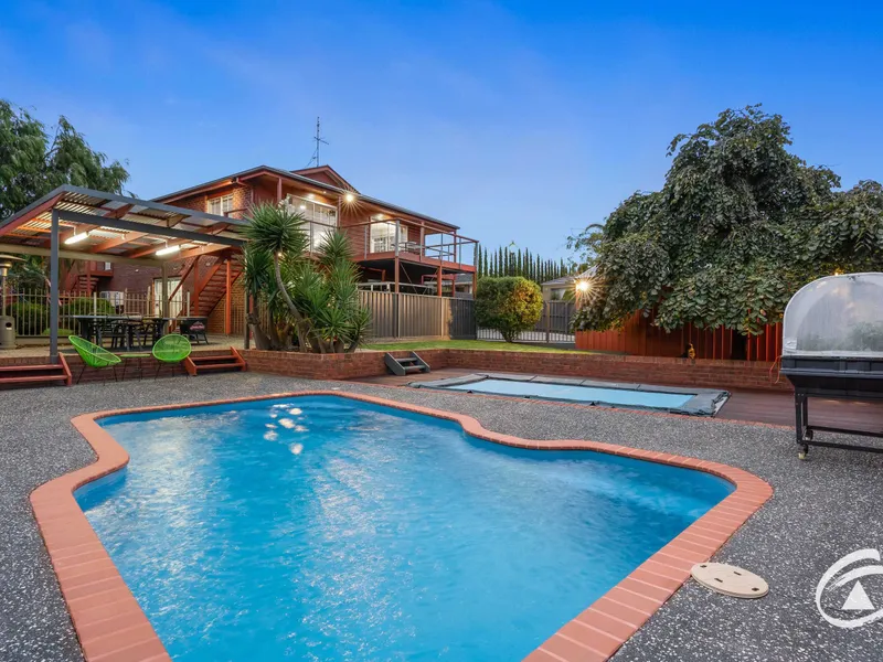 MAGIC VIEWS, QUARTER ACRE, ENTERTAINERS DREAM & TRADIES HAVEN