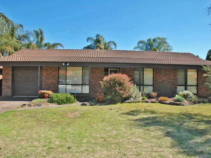 3 Bedroom home with semi above ground swimming pool ! 