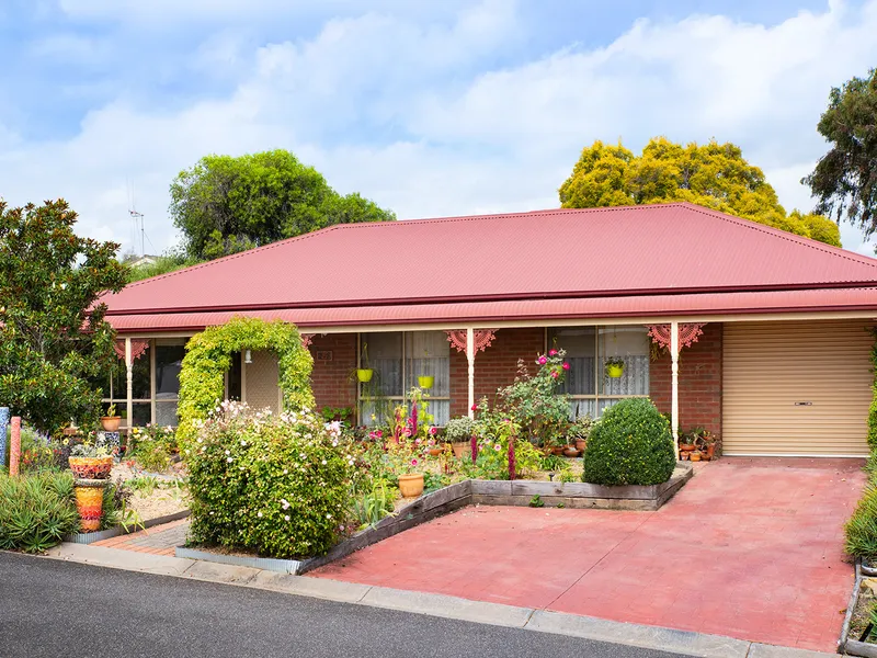 BEAUTIFUL 3 BEDROOM TOWNHOUSE IN LOVELY FLORA HILL - Location, Location!