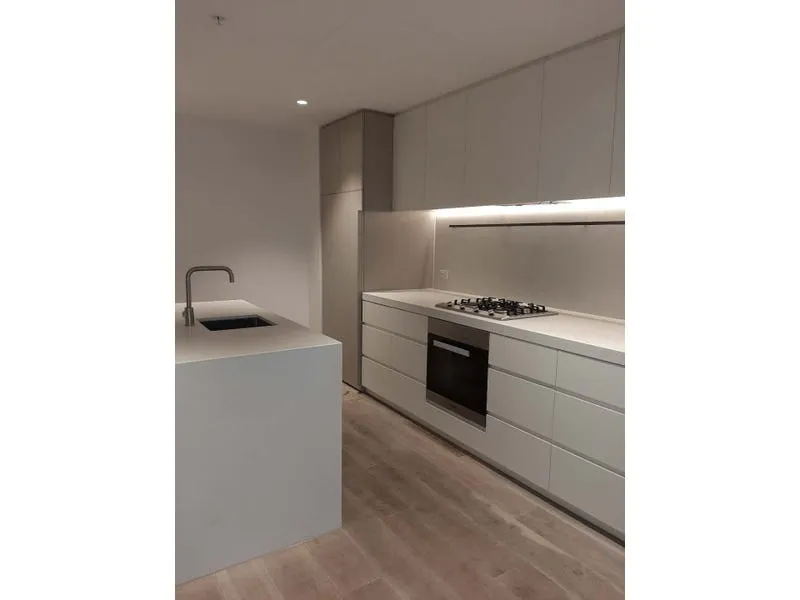 Beautiful 2 Bedroom/2 Bathroom Apartment + Carpark