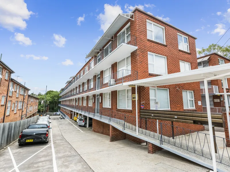 Perfectly Positioned 2 Bedder In The Heart of Summer Hill