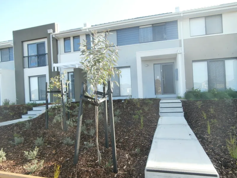 3 BEDROOM TOWNHOUSE WITH PARKLAND VIEWS