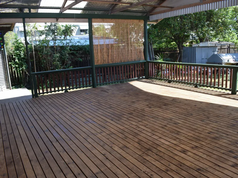 SPACIOUS HOME WITH LARGE GARDEN – FULLY AIR CONDITIONED – PET FRIENDLY