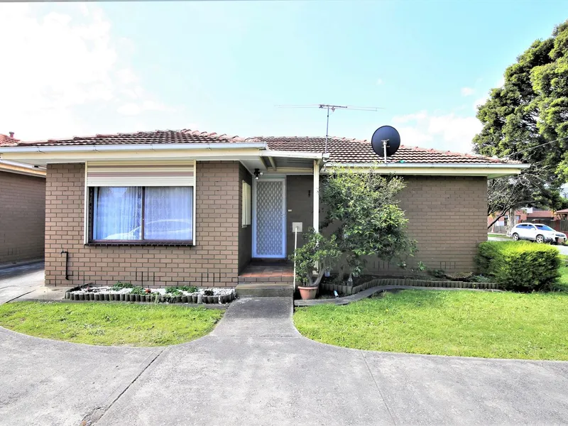 Be quick, beautiful unit walk to Sky rail Train Station.