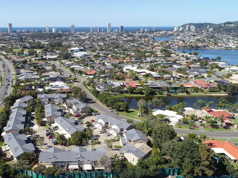 Do you need a back yard? Do you need 3 Bedrooms? Welcome to Burleigh!