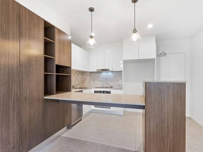 Stunning 2 Bedroom Apartment - Lake Views & Extra Larger Balcony