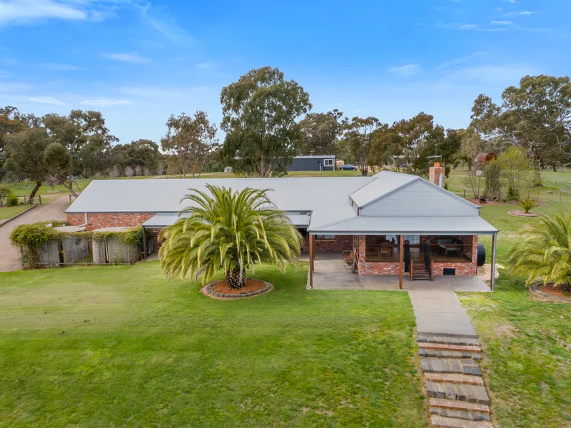 Escape to the Country- Unparalleled Views.