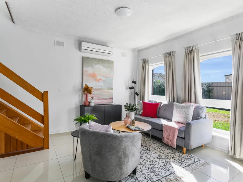 A CHARMING TWO BEDROOM TOWNHOUSE ONLY MINUTES TO THE CBD!