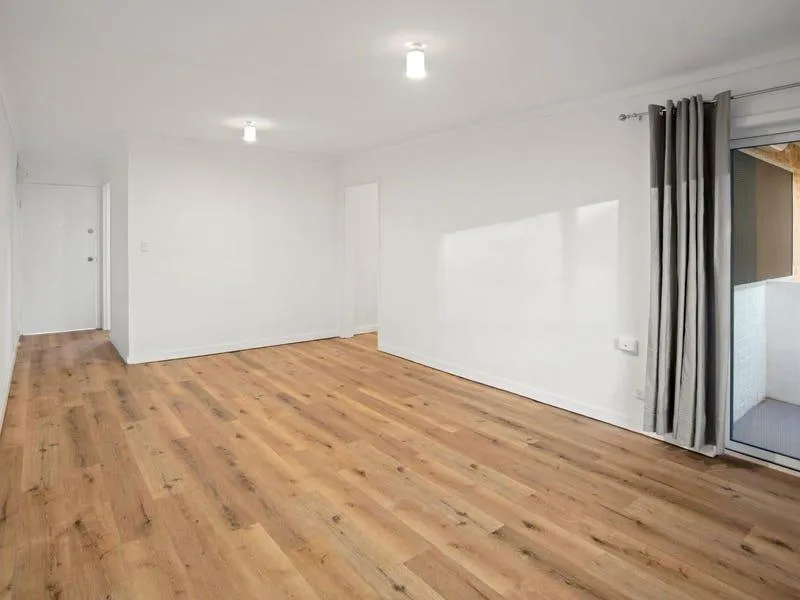 RENOVATED 2 x 1 UNIT FOR LEASE!