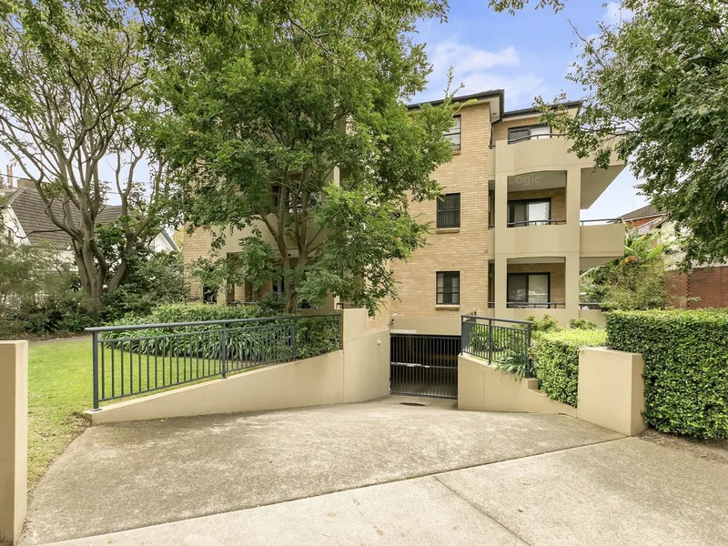 SUNDRENCHED ONE BEDROOM WITH STUDY