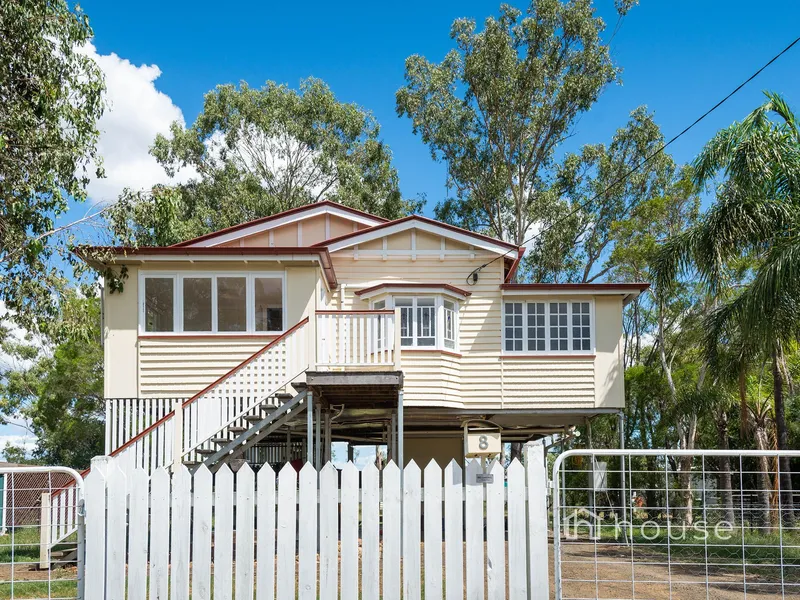 CHARACTER HOME ON 1,214 M2 BLOCK