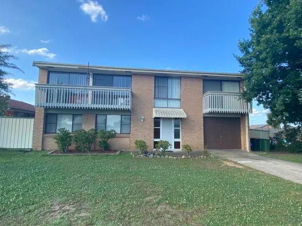 LARGE FAMILY HOME IN QUIET STREET IN BOSSLEY PARK