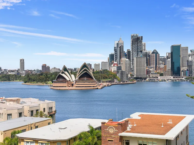 Well appointed studio in Kirribilli with sublime views to the Opera House