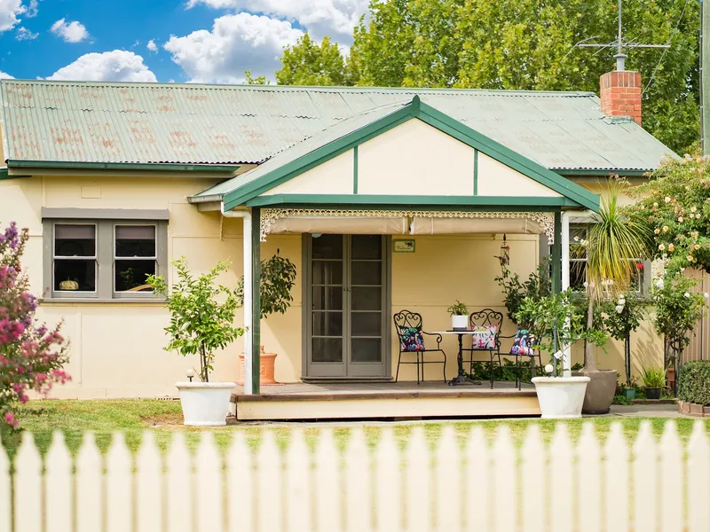A Rose Cottage on Olive