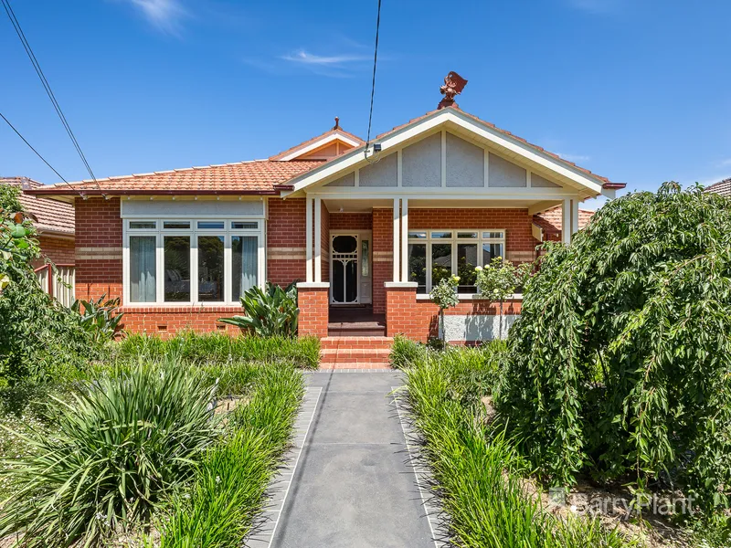 Alluring single level family living.