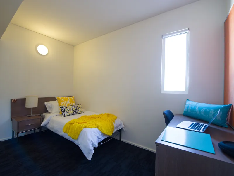 Fully Furnished Male Share Apartment in the Heart of the CBD! 