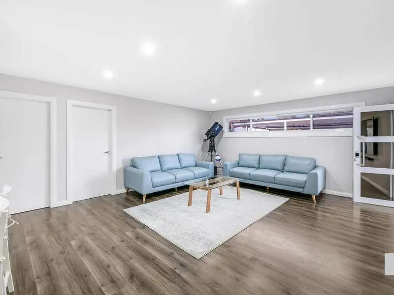 Flawless 3 bedroom granny flat situated in a quite Cul De Sac street