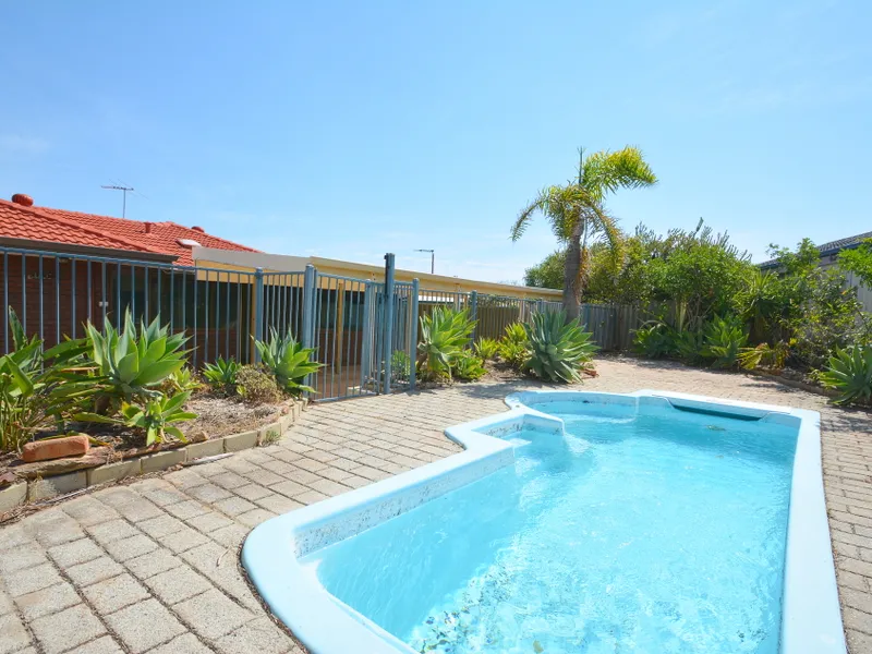 Stunning, Tidy, Spacious, Pool, Man-Shed, etc, etc, .......