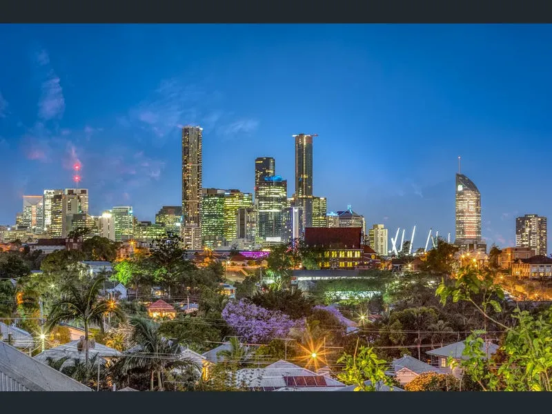 CLASSIC QUEENSLANDER WITH AMAZING CITY VIEWS