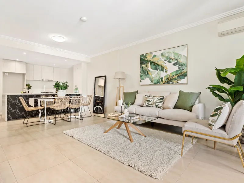 Executive Three Bedroom Apartment with Study and Courtyard