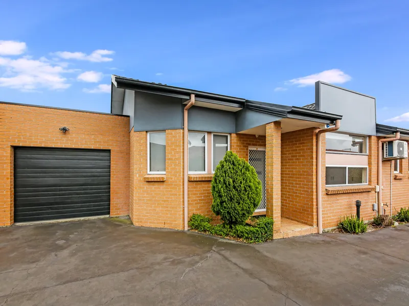 Oversized villa - Only Moments from Greenacre & Bankstown Amenities