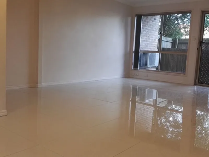 Best Position Modern Home Close To Bus & Shopping