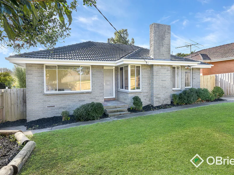 Timeless Charm, Modern Flair: Renovated 3 Bedroom Gem in Frankston High School zone!