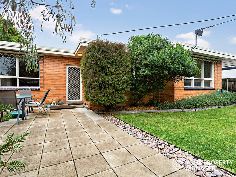 Updated 2 Bedroom Villa In Top Location!