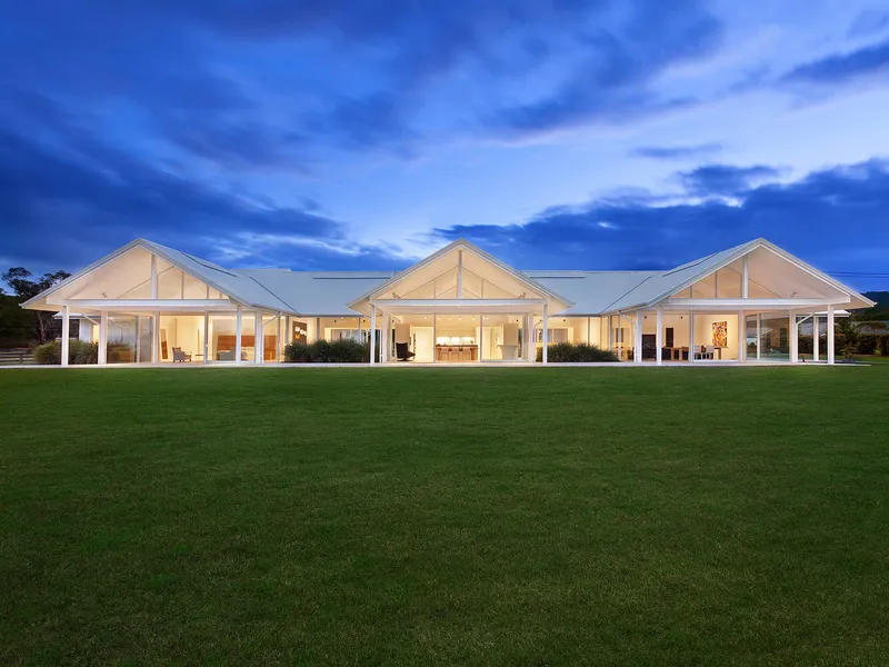 LUXURY NORTH FACING ULTRA MODERN HOME DESIGNED BY BOB NATION ONE OF THE WORLDS LEADING ARCHITECTS