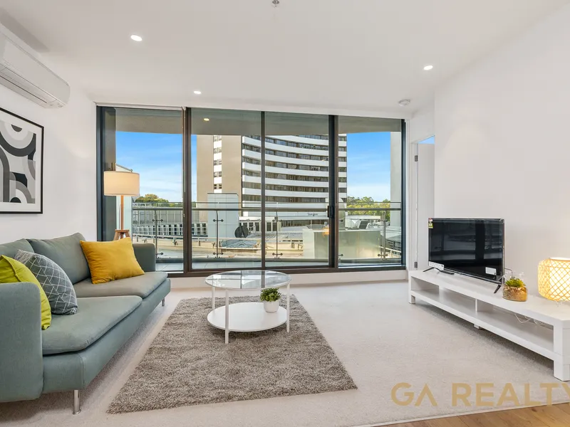 Fully Furnished 1 bedrooms Stunning apartment in the Emerald Melbourne