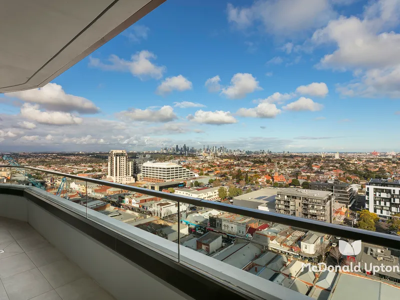 Stunning Designer Apartment with Sweeping City Skyline Views