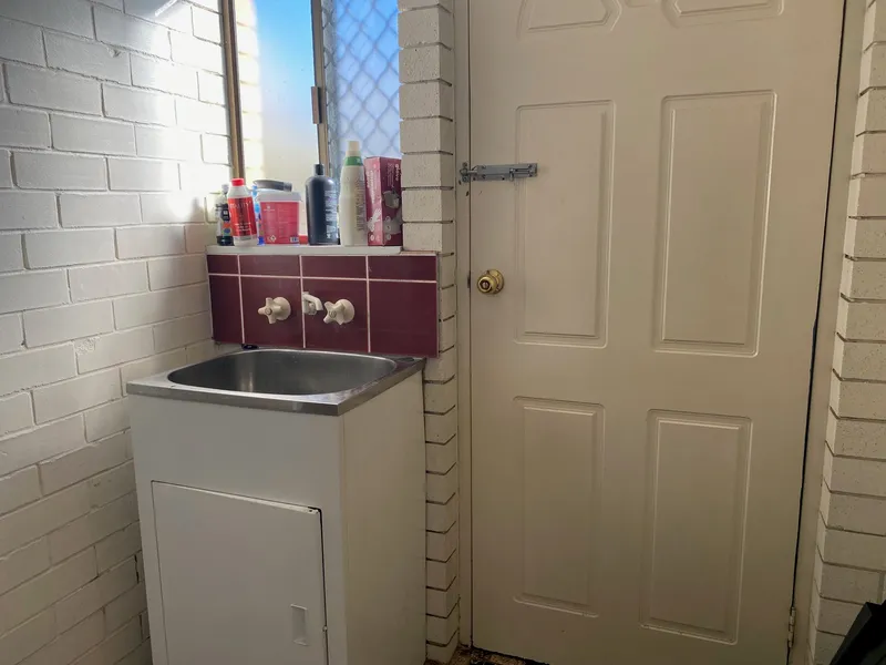 Lovely 3 Bedroom Unit Close To All Amenities!