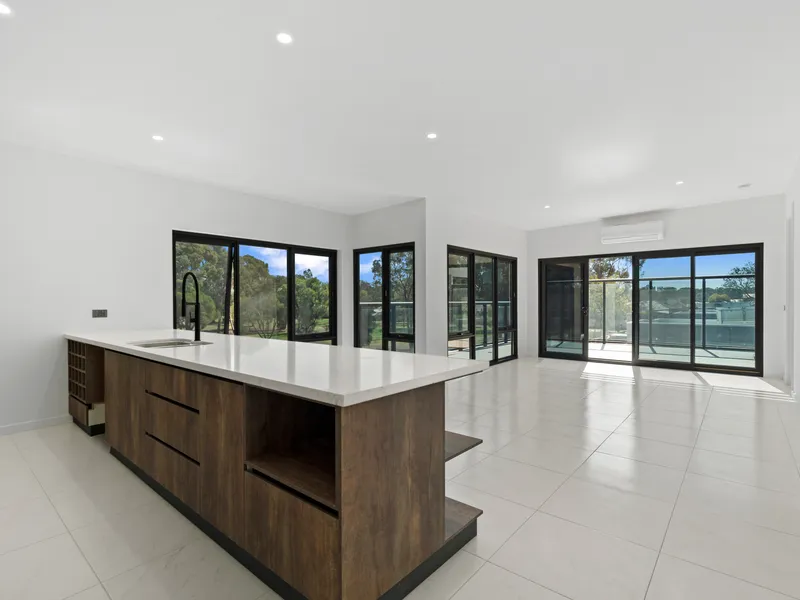 Immaculate Executive 3 Bedroom Apartment!