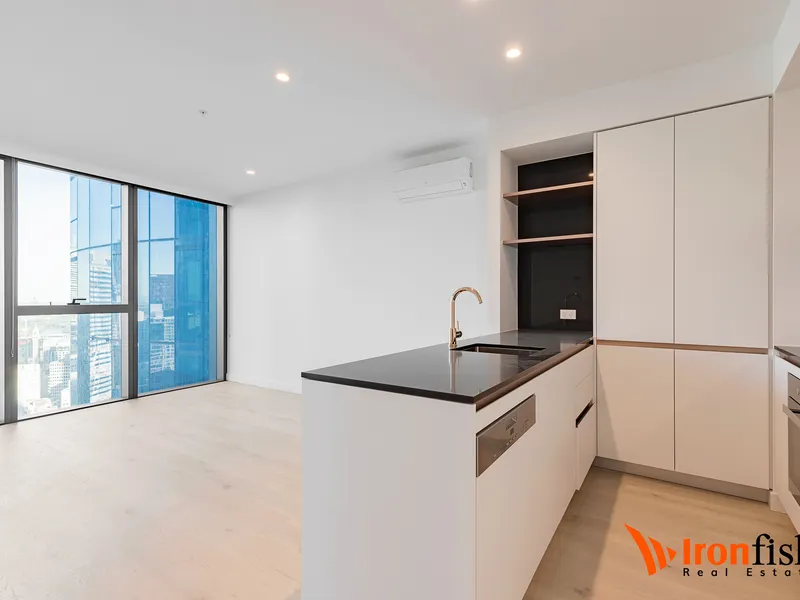 LUXURY HIGH RISE AURORA APARTMENTS!! DIRECT CONNECTION TO MELBOURNE CENTRAL & TRAIN STATION!!
