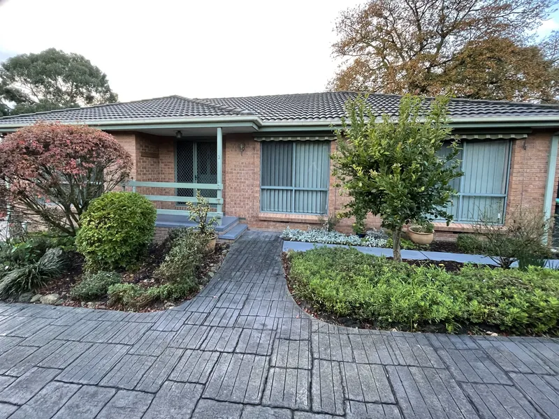 Spacious , Bright and Fabulous Location