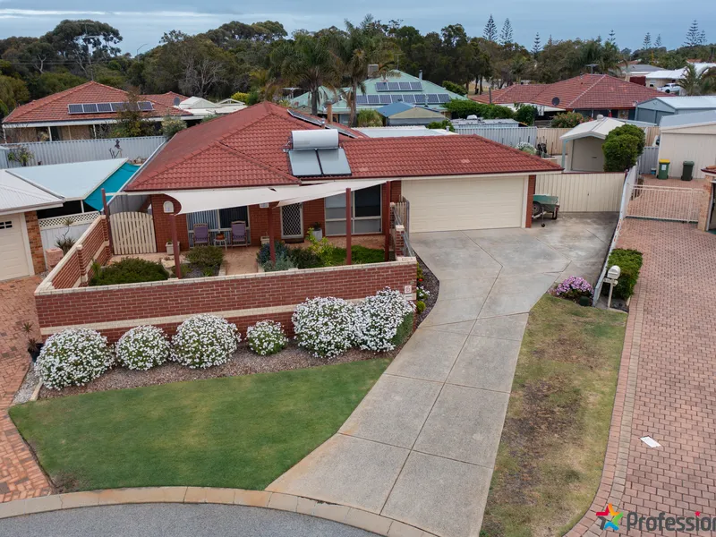 FAMILY HOME WITH SIDE ACCESS IN HALLS HEAD