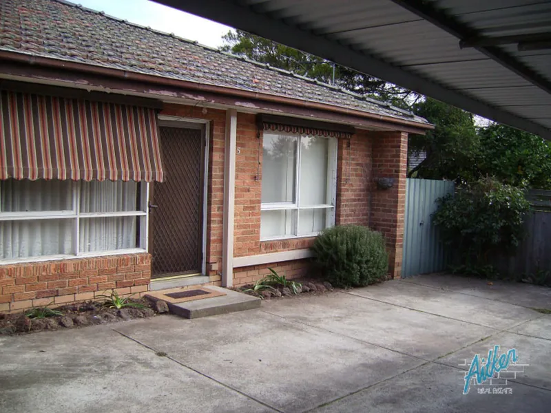 2 bedroom unit in Cheltenham