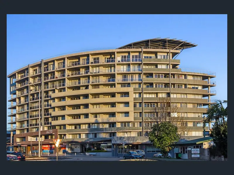 SMART, SOPHISTICATED AND CONVENIENT * SORRY NO PETS *