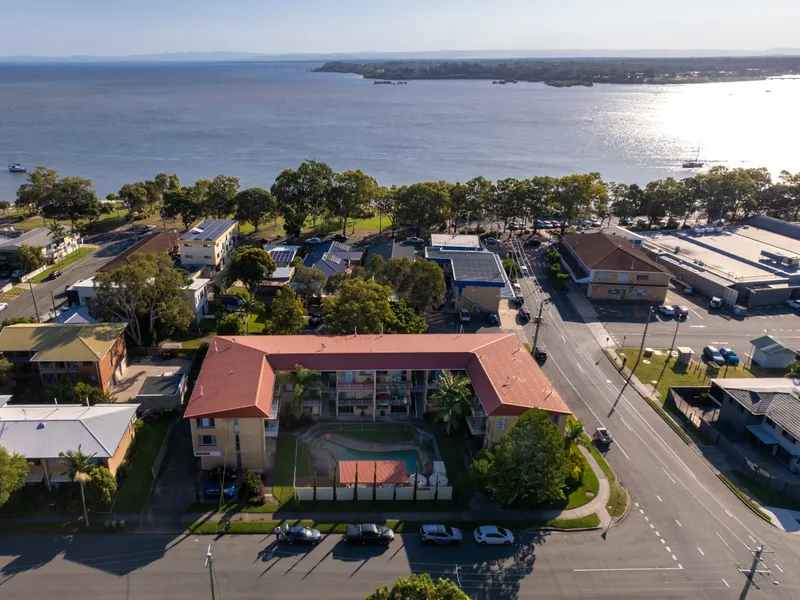 2 bed unit looking at the water!