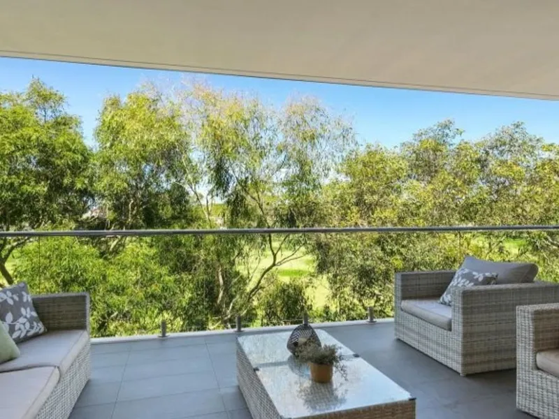 Contemporary Apartment With Sweeping Tree Top Views