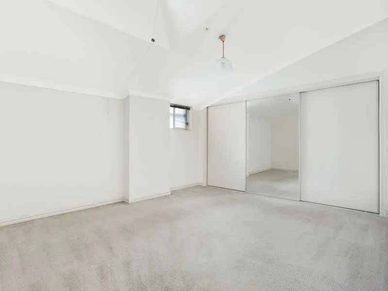 Two Bedroom Apartment in Oakleigh (only for 6 Month lease)