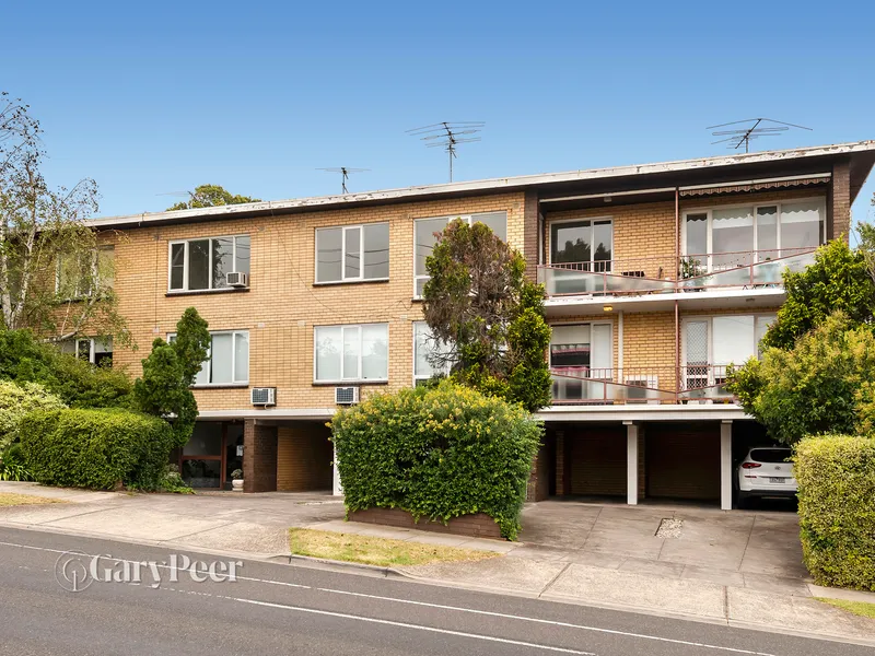 Sunny, secure & spacious with panoramic views