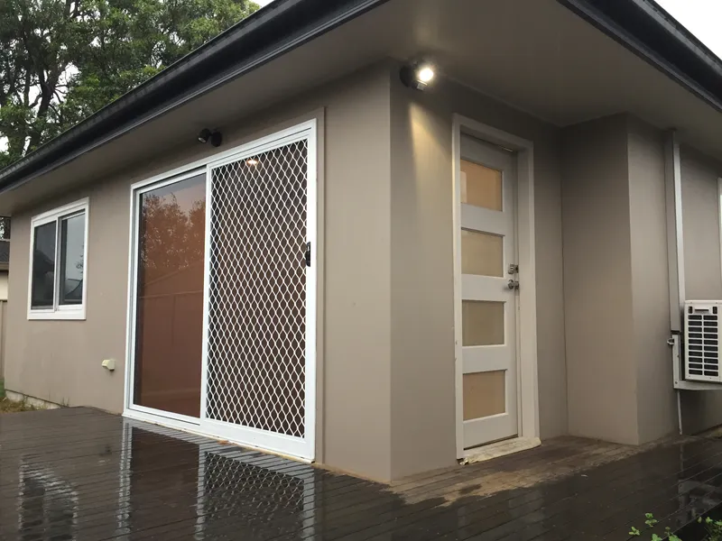 SPACIOUS 2 BEDROOM GRANNY FLAT - A MUST TO INSPECT!!!